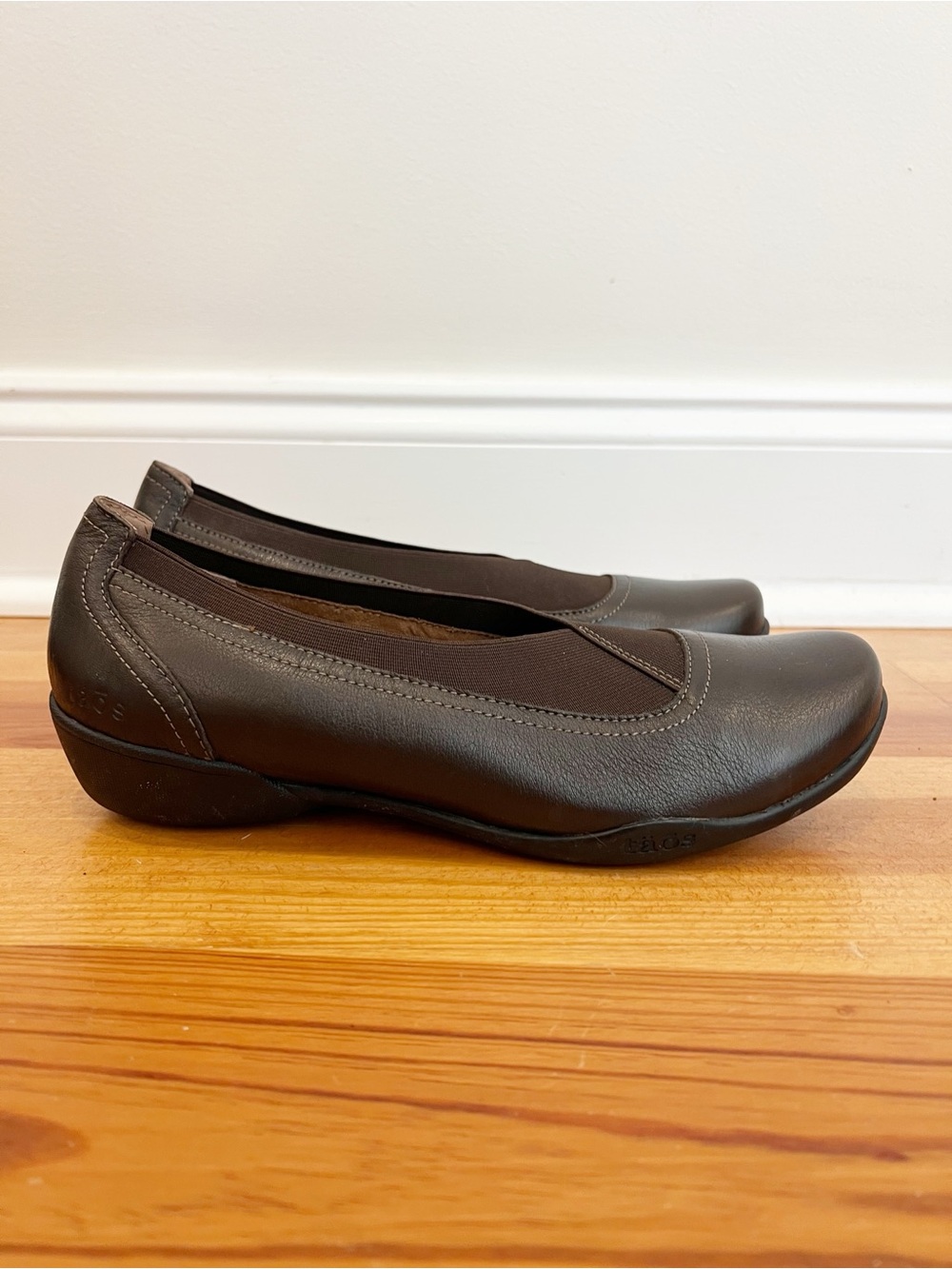 Taos Lilli Shoes Womens Size 9 Brown Leather Comfort Flat Loafer Slip On Stretch